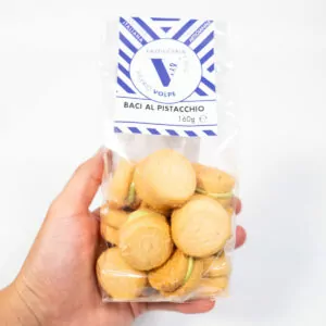 Baci di Dama con Farina di Mandorla di Sicilia e Riso Vercellese con cioccolato al pistacchio. Prodotti Artigianalmente da Valerio Volpe Pasticceria e Sfizi